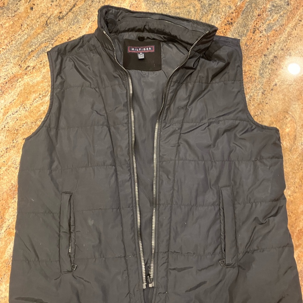 Tommy Hilfiger men’s XL lightweight black vest